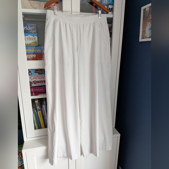 Lululemon Swift Mid-Rise Wide-Leg Pant - Bone - Size 12 Small Stain - Picture 4 of 12